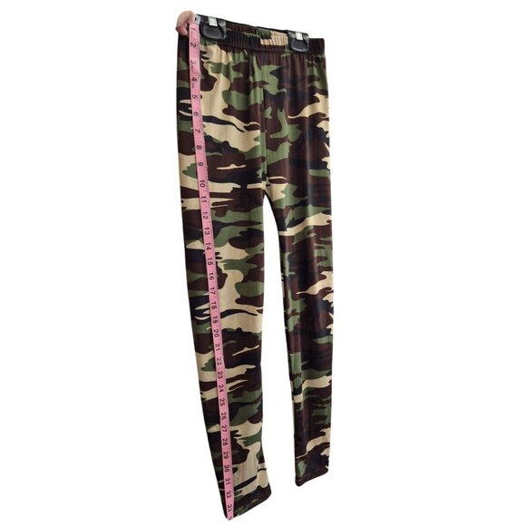 Camo Print Kids Leggings - Picture 2 of 3